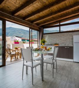 Arricàmpati Airport Rooms & Bringo Car Rental