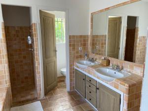 Villas VILLA EN PIERRE : photos des chambres