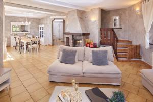 Villas Sunlight Properties - Villa Olea - 5 bedrooms with pool : photos des chambres