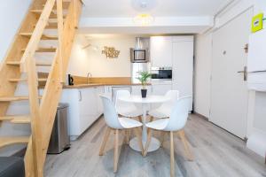 Duplex : Plage 300m, Clim, Netflix