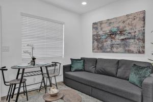 Cozy studio wbeach boardwalk steps kitchen