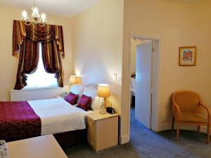 Deluxe Family Room room in The Gordon House Hotel