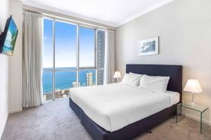 Holiday Holiday Chevron Renaissance Apartments