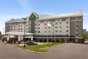 Holiday Inn - Bloomington W MSP Airport Area by IHG - إيدينا
