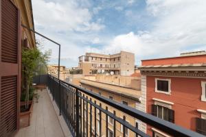 Porta Pia Apartment with Balcony - image 2
