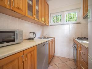 Apartment Iris by Interhome