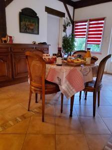 B&B / Chambres d'hotes Chez Jollyjune, a moins d'une heure du Mont Saint Michel : photos des chambres