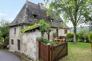 Maison de 3 chambres avec jardin amenage et wifi a Senezergues