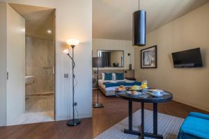 8 Building Apartments