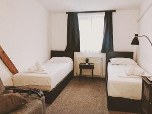 Standard Triple Room room in Gasthof Sara