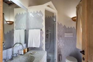 Deluxe Double or Twin Room with Partial Sea View