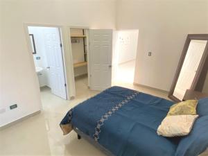 Casa nueva recien equipada y completa.