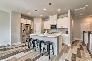 Chic Charlotte Haven Near Downtown and Truist Field