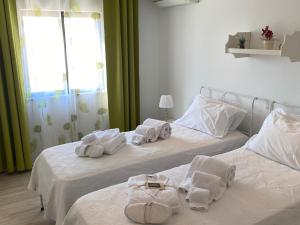 Os Reais - Apt in front of the beach in Centeanes