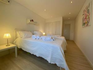Os Reais - Apt in front of the beach in Centeanes