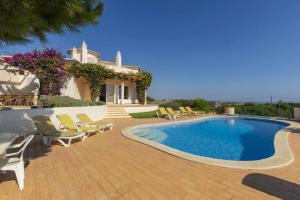 Villa with beautiful see views & spacious garden