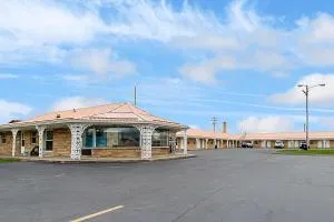 Highway Inn - Mattoon