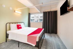 Queen Room - Disability Access room in OYO Hotel & Apartments Houston Galleria
