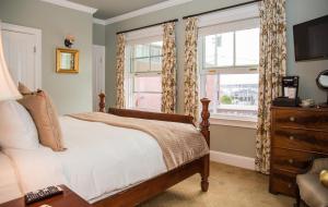 King Room with Sea View room in Almondy Inn Bed & Breakfast