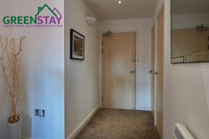 "Clarence Court Newcastle" by Greenstay Serviced Accommodation - Stunning 1 Bed Apt In City Centre With Parking & Balcony-Sleeps 4 - Perfect For Contractors, Business Travellers, Couples & Families - Fast Wi-Fi - Long Stays Welcome