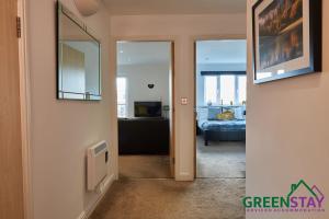 "Clarence Court Newcastle" by Greenstay Serviced Accommodation - Stunning 1 Bed Apt In City Centre With Parking & Balcony-Sleeps 4 - Perfect For Contractors, Business Travellers, Couples & Families - Fast Wi-Fi - Long Stays Welcome