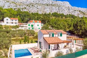 Seaview Villa Lemaro, a 2 bedroom villa with 28 sqm private pool in Krilo Jesenice