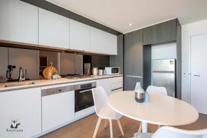 KOZYGURU DOCKLANDS LUXURY WATER VIEW APT 1 BED VDO915