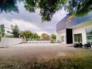 RedDoorz At Artomoro Guest House