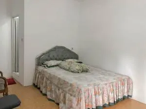 Rumah Panggung Guest House Syariah Mitra RedDoorz - Sumber