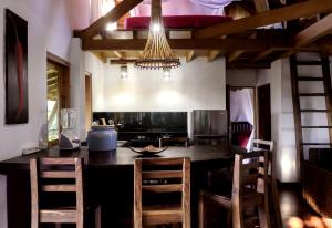 Villa Kembang, Lakey Peak, Nungas