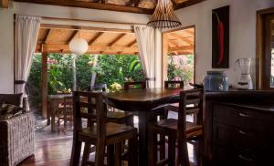 Villa Kembang, Lakey Peak, Nungas