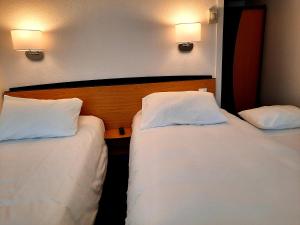 Hotels Kyriad Blois Nord : Chambre Triple (2 Lits Simples + 1 Lit Junior)