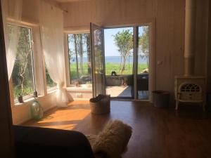 Secret Beach House off-grid, sauna and outdoor WC