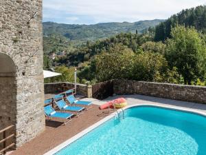 Attractive Holiday Home in Casola in Lunigiana with Pool