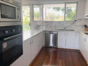 Barefoot 7 Fabulous Fingal Bay