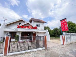 RedDoorz near Eco Green Park Batu
