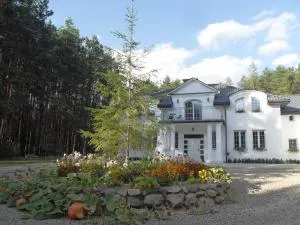 Leśny Dwór Uhowo - Zawyki