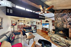 Two-Bedroom Townhouse room in Ski-In Ski-Out - Private Hot Tub - Pool & Saunas townhouse