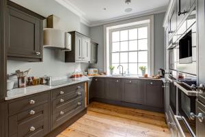 Luxury Mansion Townhouse with Private Cinema