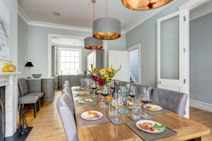 Luxury Mansion Townhouse with Private Cinema