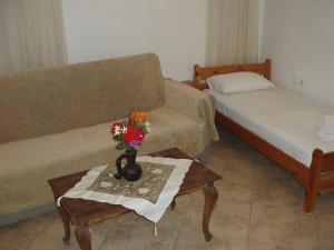skiathos studios HL