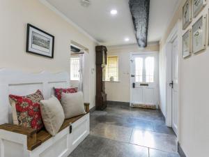 Historically Charming Home with Large Garden- Pass the Keys