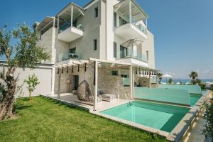 Triple Suite with Private Pool room in Blue Carpet Luxury Suites