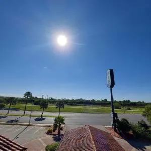 布朗斯维尔大学旅馆&套房酒店 - 布朗斯维尔