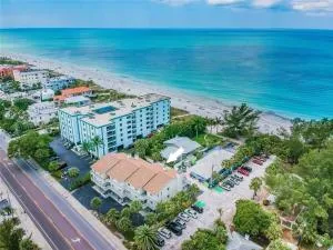 100 steps to beautiful Indian Rocks Beach, oceanside, 2 bedroom updated condo - Sand Key