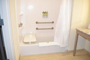 Queen Room with Two Queen Beds - Mobility Access Tub/Non-Smoking room in Holiday Inn - Kansas City - Northeast an IHG Hotel