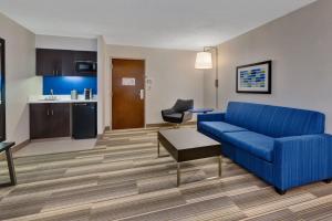 Executive Suite room in Holiday Inn Express Blacksburg an IHG Hotel