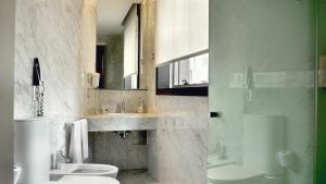 725 Continental Hotel