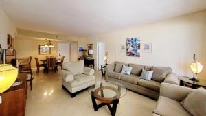Alexander 511 Beachfront condo with 2 pools, direct beach access, sauna, tikki bar