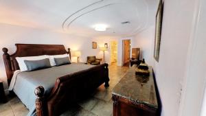 Castle M16 Oceanview Loft with Beach access, Pool, Tennis and Free Parking!